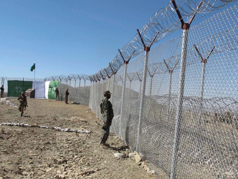 ఒక‌వైపు మ‌ద్ద‌తిస్తూనే… స‌రిహ‌ద్దుల వెంట పాక్ కంచెను నిర్మించ‌డానికి కార‌ణం?