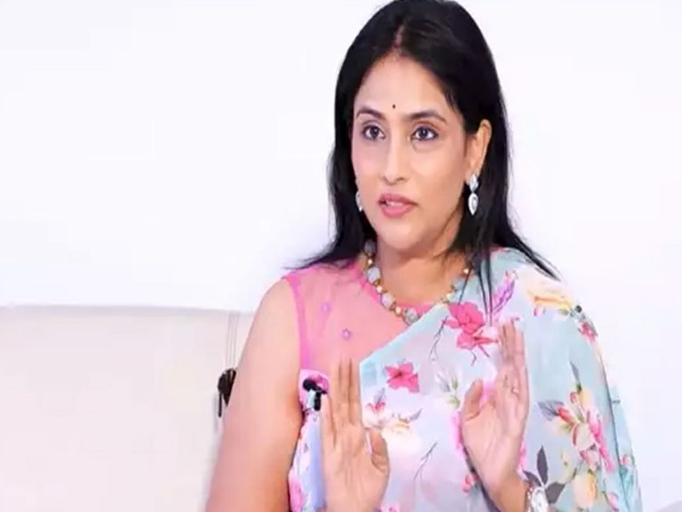 అభ్యంతరకర పోస్ట్‌లు : పోలీసులను ఆశ్రయించిన ప్రముఖ యాంకర్