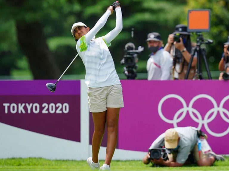 తృటిలో పతకం చేజార్చుకున్న అదితి…