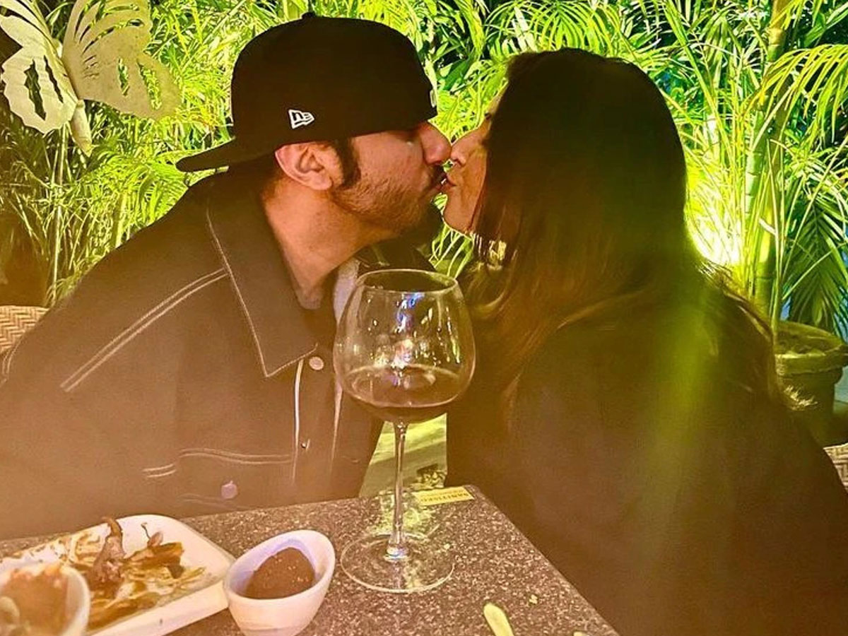 ఆ గాయకుడు తనని గాయపరిచాడంటూ కేసు పెట్టిన భార్య!