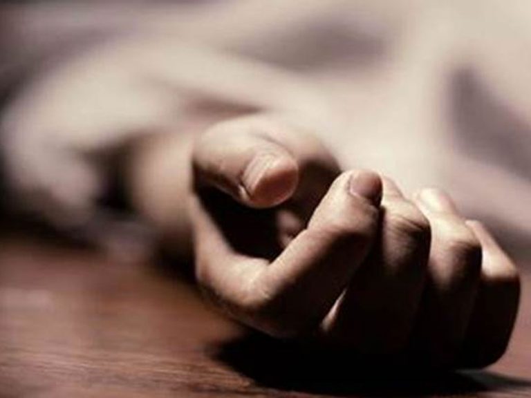 కుటుంబ కలహాలు: చదువు చెప్పే దంపతుల ఆత్మహత్య