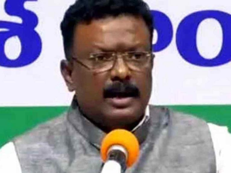 తెలంగాణ ప్రజలు అవినీతి మంత్రుల భరతం పట్టాలి…