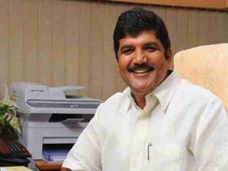 ధూళిపాళ్లకి నోటీసులు జారీ చేసిన దేవాదాయశాఖ !