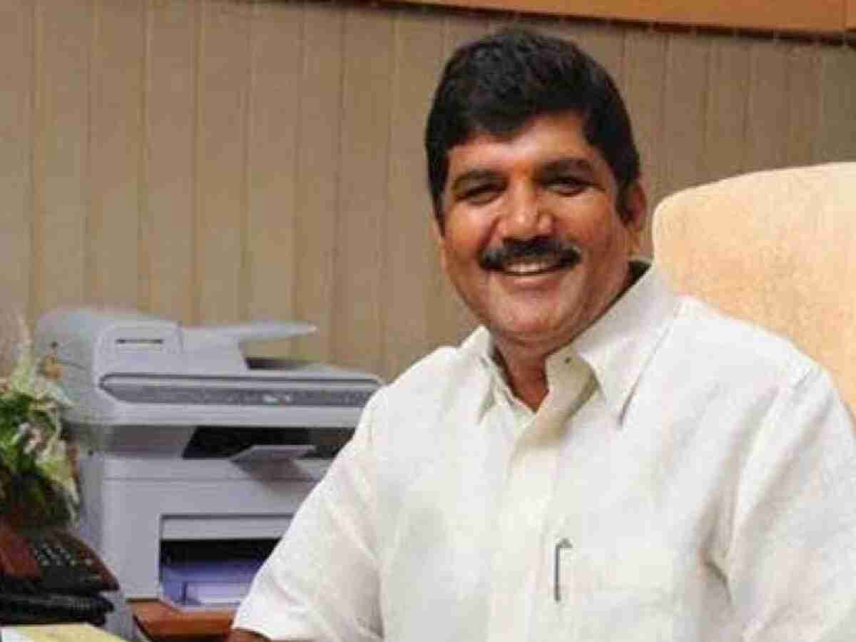 ధూళిపాళ్లకి నోటీసులు జారీ చేసిన దేవాదాయశాఖ !