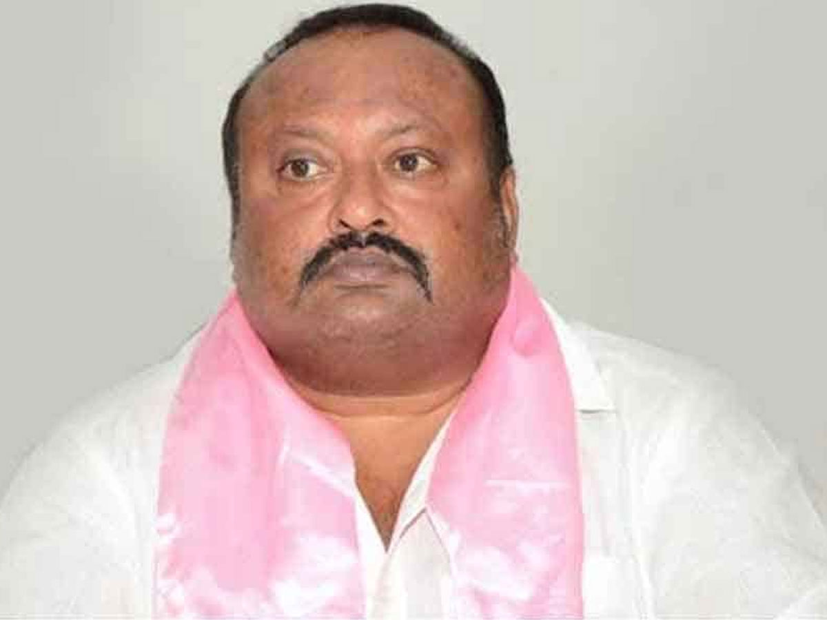 అడ్వకేట్ పై మంత్రి గంగుల కమలాకర్ ఫిర్యాదు