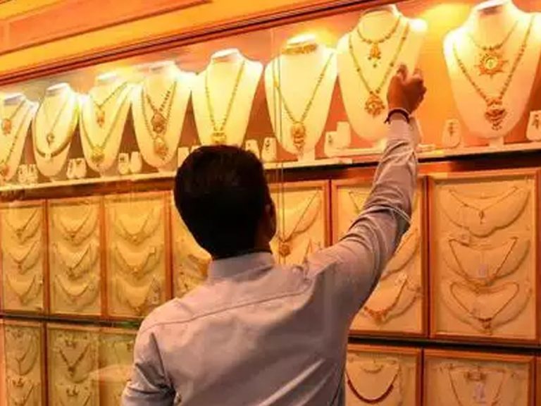 స్థిరంగా బంగారం… ఎగిసిపడ్డ వెండి ధరలు