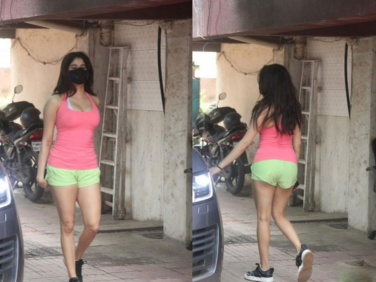 జాన్వీ కపూర్ రీసెంట్ జిమ్ క్లిక్స్