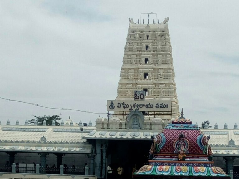 కాణిపాకంలో కొనసాగుతున్న టెన్షన్…