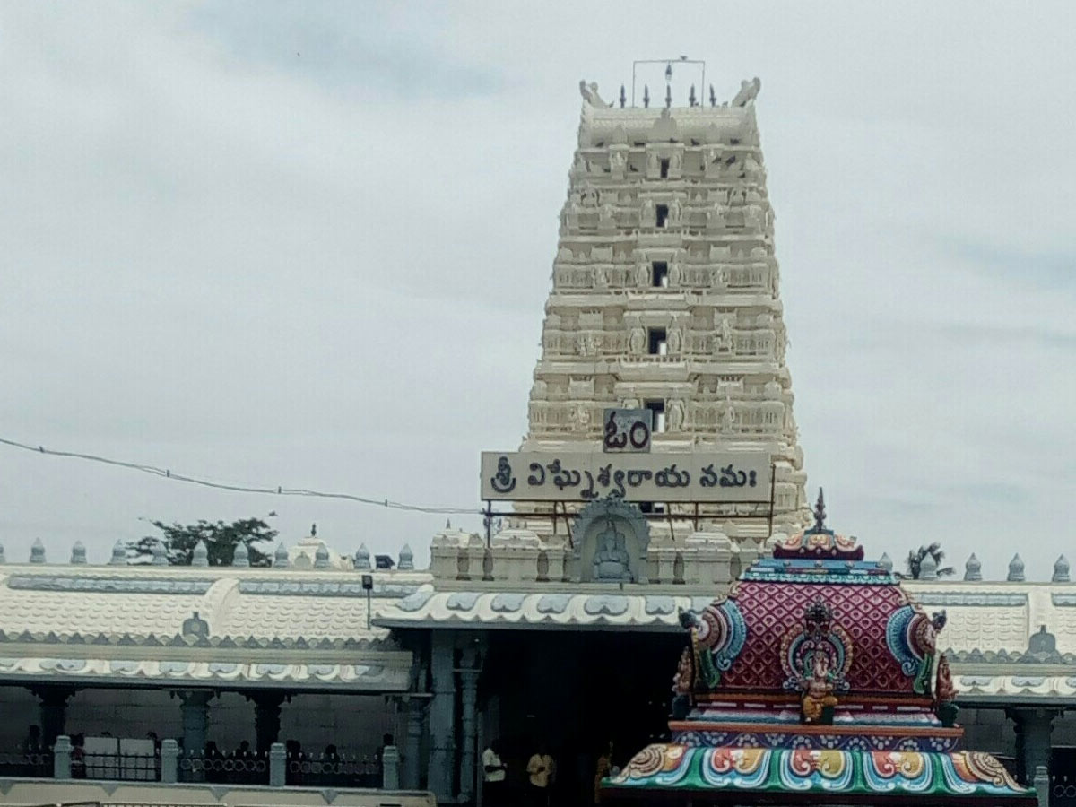 కాణిపాకంలో కొనసాగుతున్న టెన్షన్…