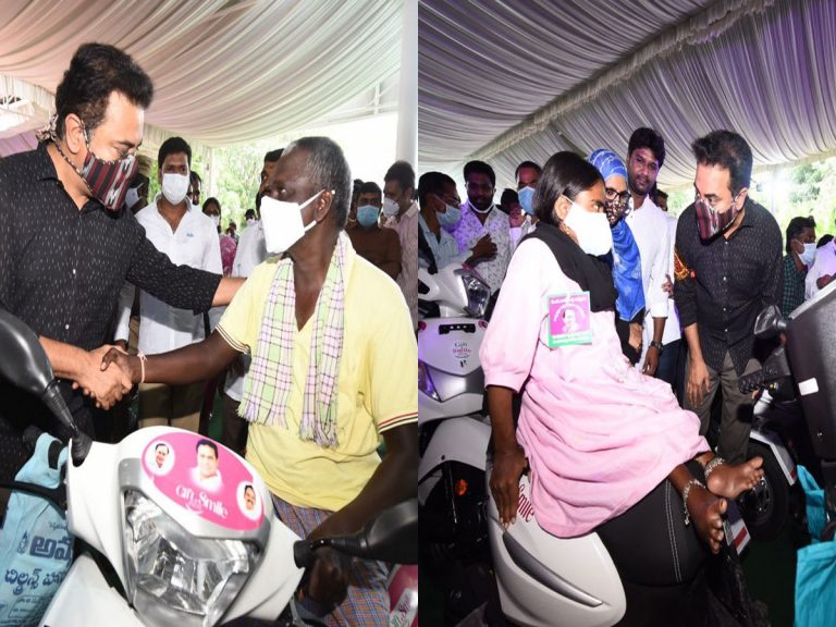 గిఫ్ట్ ఏ స్మైల్ : వికలాంగులకు మోటార్ వెహికల్స్ పంపిణీ చేసిన మంత్రి కేటీఆర్