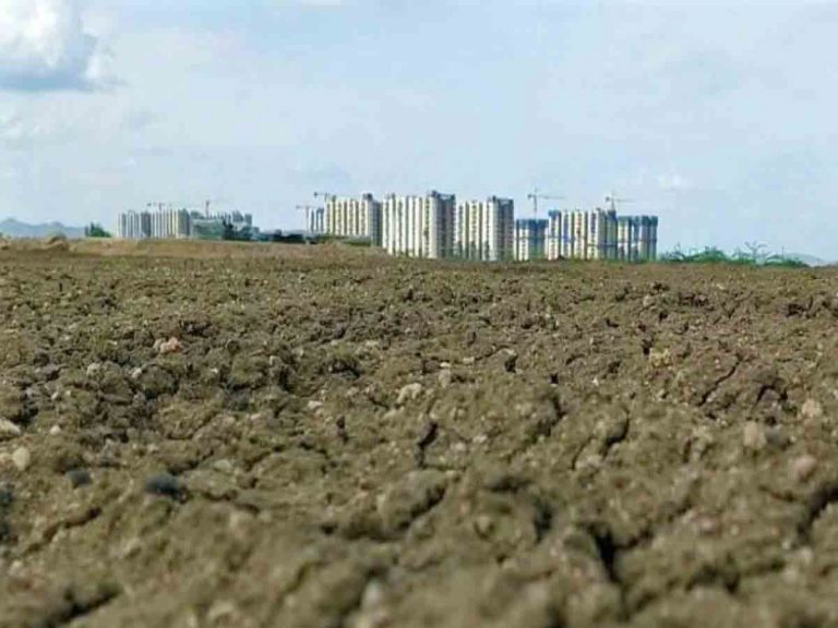 భూమిని లాగేసుకున్నారని.. జాయింట్ కలెక్టర్ కాళ్లపై పడ్డ రైతులు