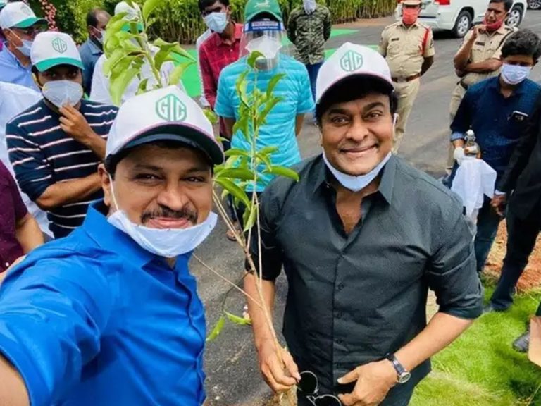 చిరంజీవికి అభిమానుల మొక్కల కానుక…