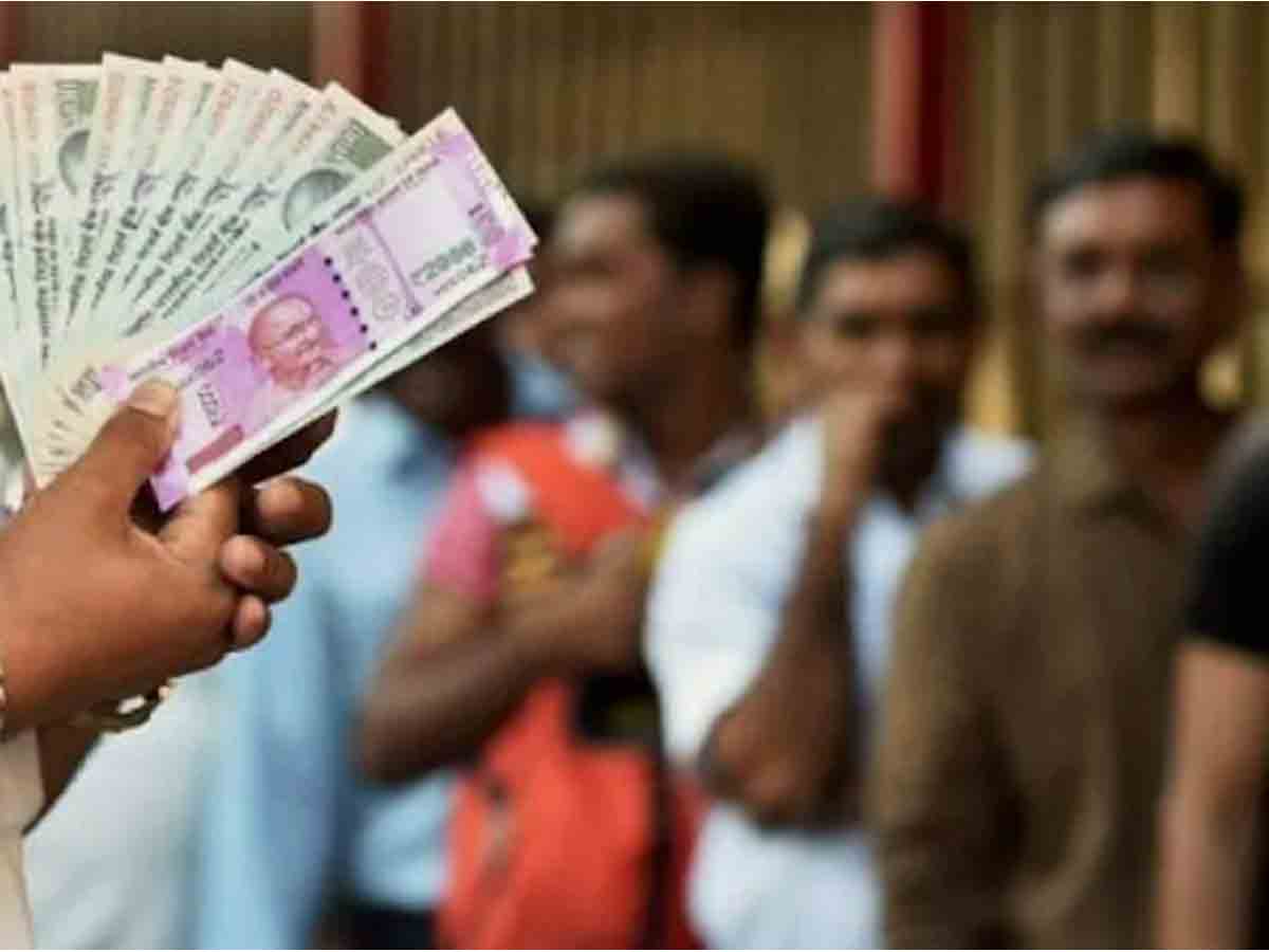 ఎన్నికల్లో డబ్బులు పంచిన మాజీ ఎమ్మెల్యేకు జైలు శిక్ష ఖరారు