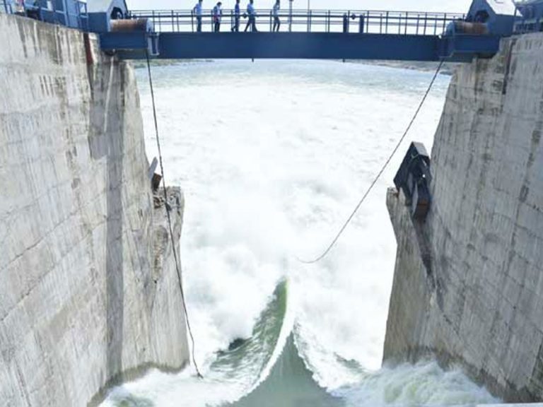 శరవేగంగా పులిచింతల ప్రాజెక్టు గేటు మరమ్మతు పనులు