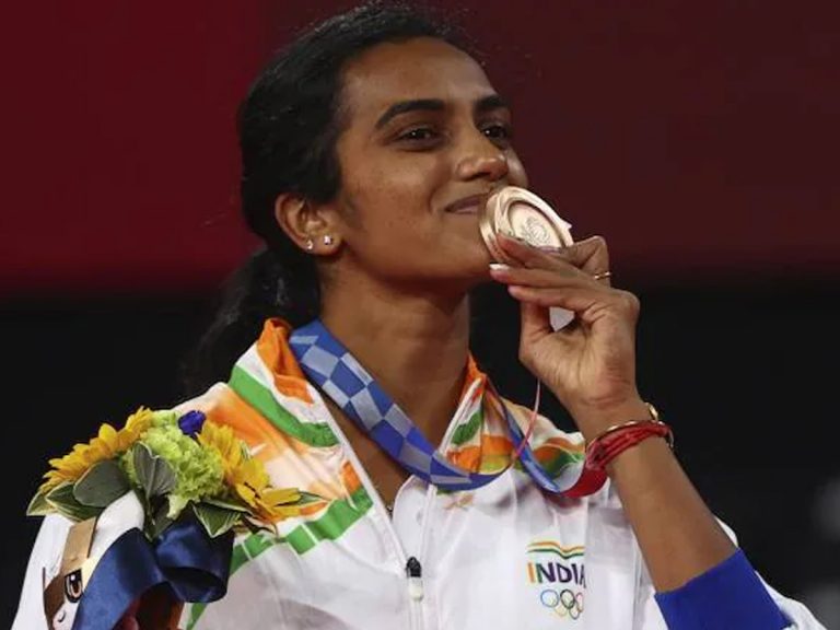 ఒలింపిక్స్‌లో కాంస్యం సాధించిన సింధుకు ఏపీ నగదు బహుమానం