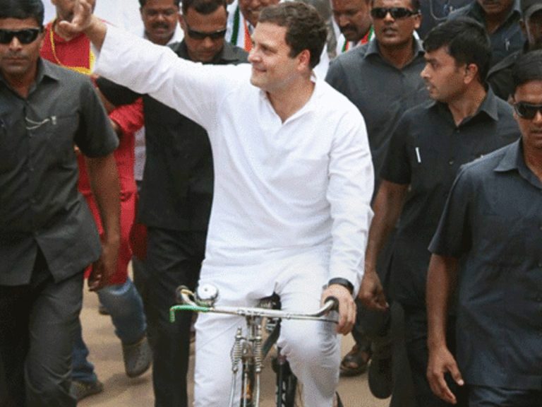 సైకిల్ పై పార్లమెంట్ కు రాహుల్ గాంధీ…