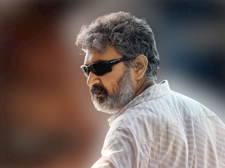 ప్రతి పది నిమిషాలకు బొమ్మ దద్దరిల్లిపోతుందట