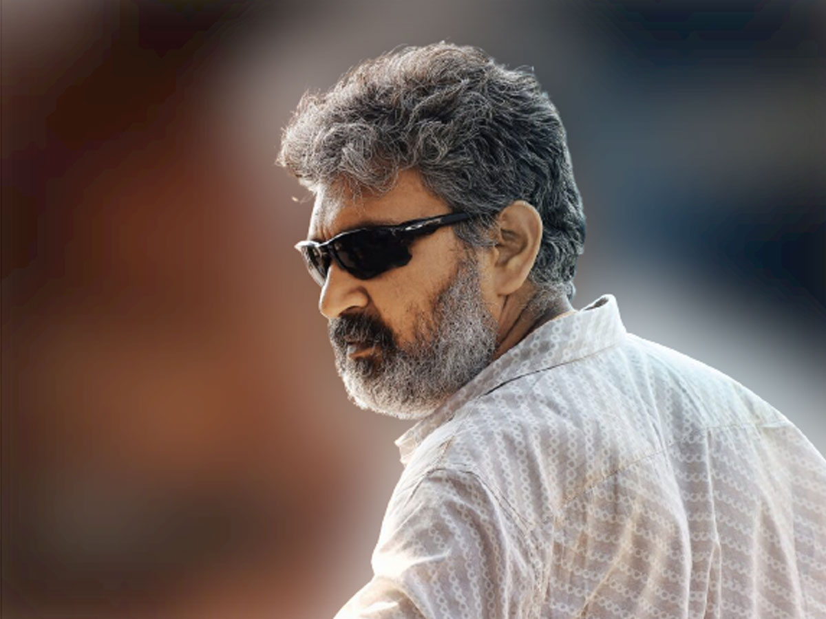 ప్రతి పది నిమిషాలకు బొమ్మ దద్దరిల్లిపోతుందట