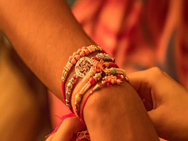 తెలుగు రాష్ట్రాల్లో  ఘనంగా రాఖీ వేడుకలు