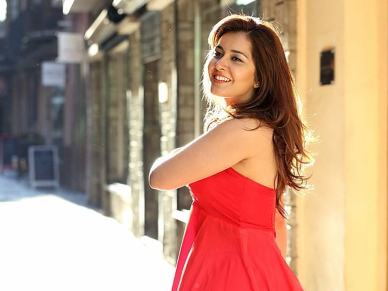 దూకుడు చూపిస్తున్న రాశి ఖన్నా.. ధనుశ్ జోడీగా ఛాన్స్!