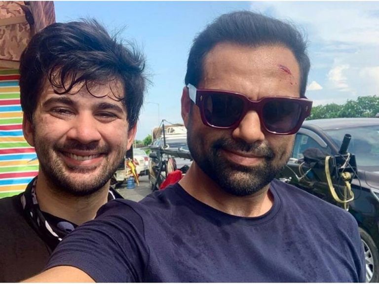 తెలుగు రీమేక్ మూవీలో… బాలీవుడ్ బాబాయ్, అబ్బాయ్…