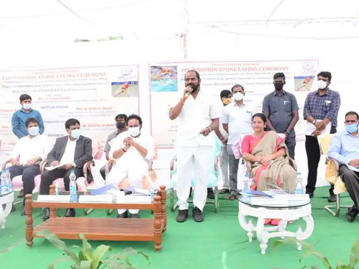 ఓయూలో మంత్రి శ్రీనివాస్ గౌడ్ కు నిరసన సెగ