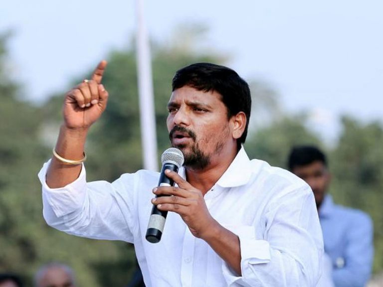 హైదరాబాద్‌లో అర్ధరాత్రి హైడ్రామా.. తీన్మార్ మల్లన్న అరెస్ట్ !