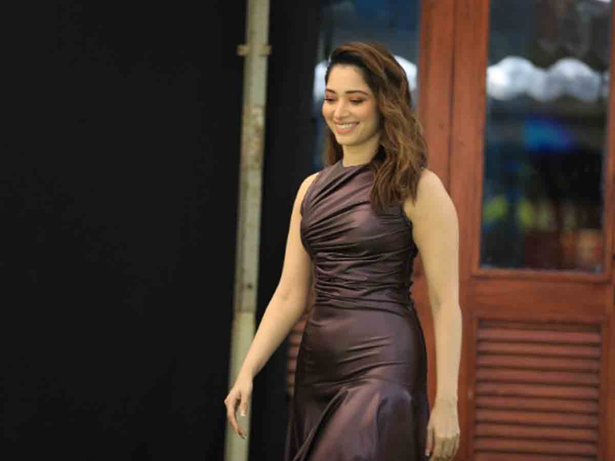 ఎక్స్ ప్రెషన్స్ తో తమన్నా స్పెషల్ అందాలు