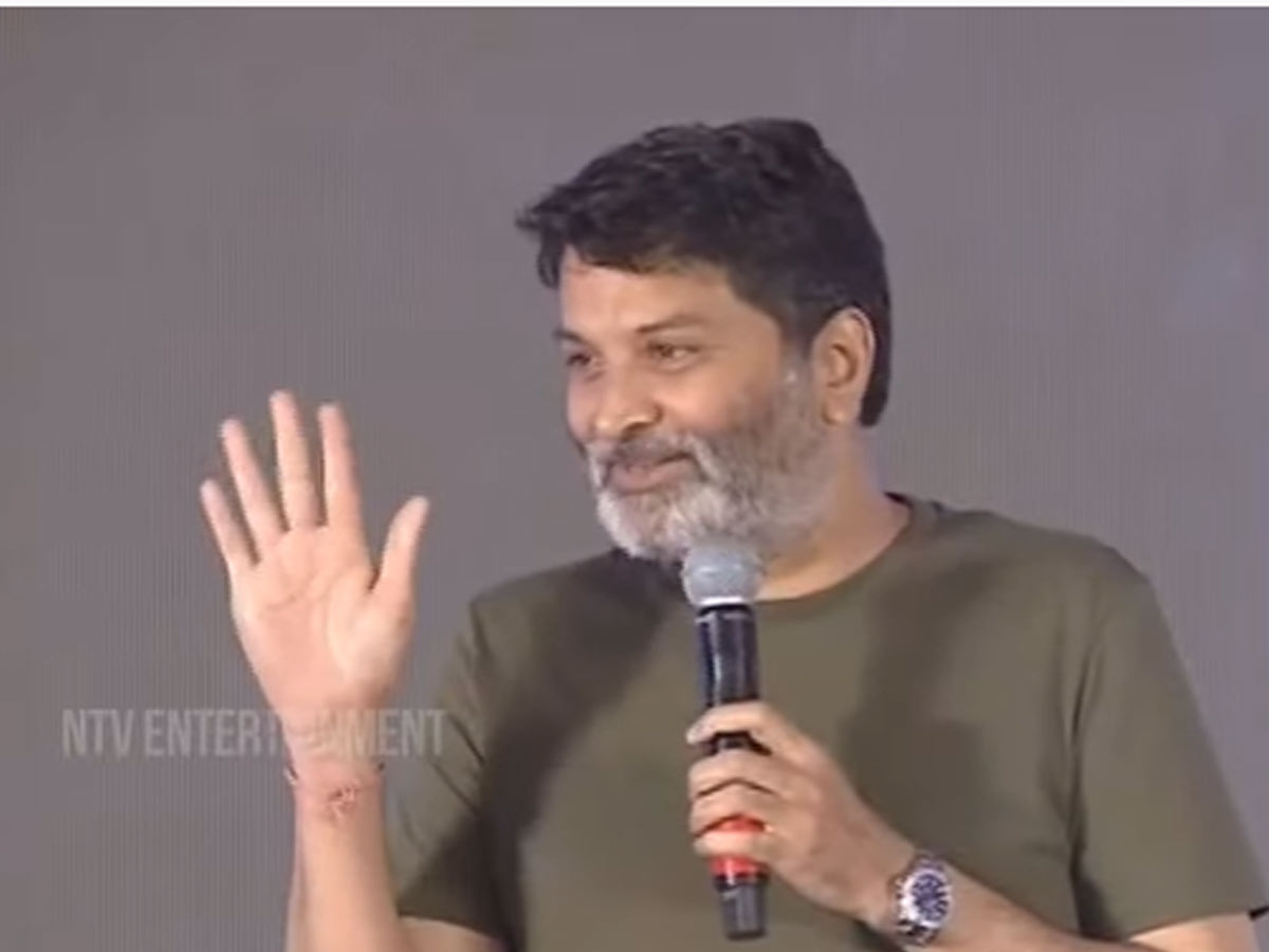 ప్రజలతో రూ.150 చలానాలు కట్టించండి : త్రివిక్రమ్