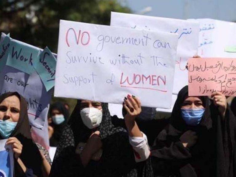 ఆఫ్ఘ‌న్‌లో రోడ్డెక్కిన మహిళలు… మాకు అవకాశం ఇవ్వండి…