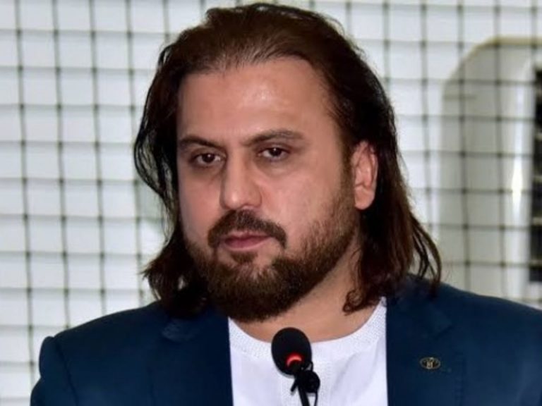 ఆఫ్ఘన్ క్రికెట్ డైరెక్టర్ ను తొలగించిన తాలిబన్లు