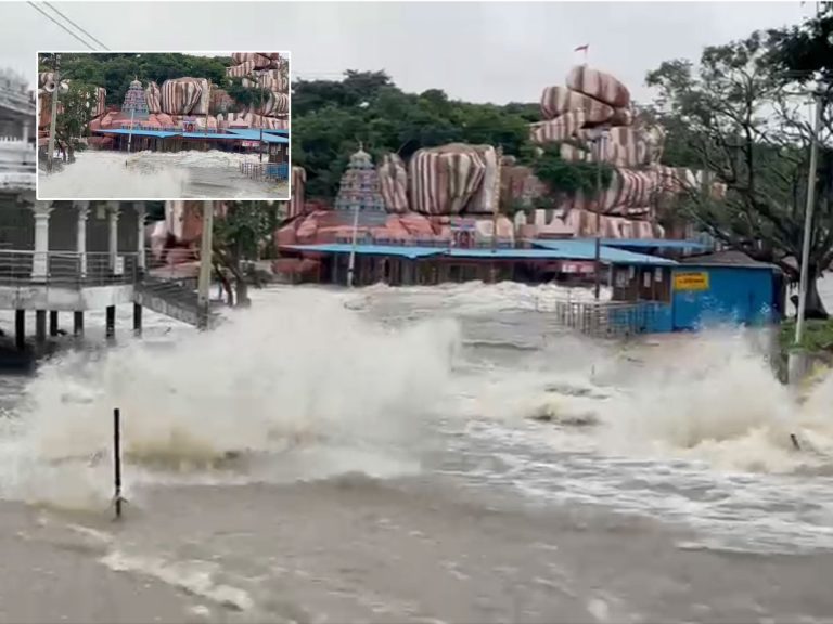 జలదిగ్బంధంలో ఏడుపాయల వనదుర్గ మాత ఆలయం