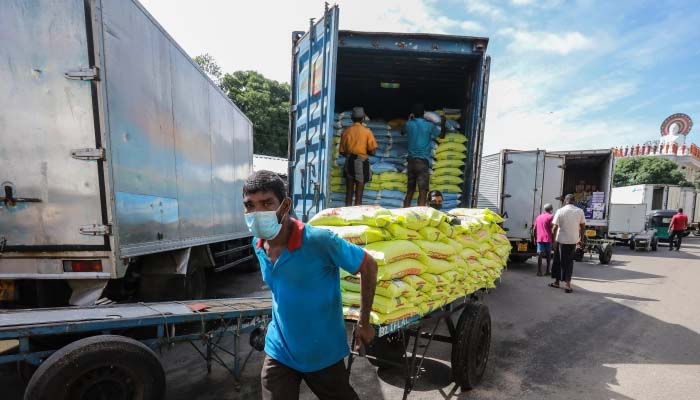 ఆకాశాన్ని తాకిన నిత్య‌వ‌స‌ర వ‌స్తువులు: అక్క‌డ కిలో చక్కెర‌ రూ.200