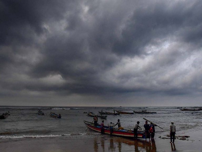 తీరం దాటిన గులాబ్‌…శ్రీకాకుళం అత‌లాకుత‌లం…