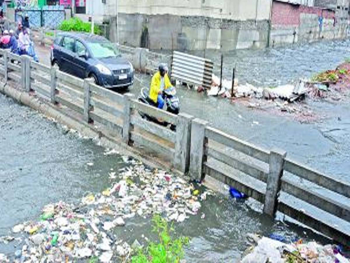 భాగ్య‌న‌గ‌రంలో మ‌ళ్లీ భారీ వ‌ర్షం … మునిగిన మూసారాంబాగ్ వంతెన‌…