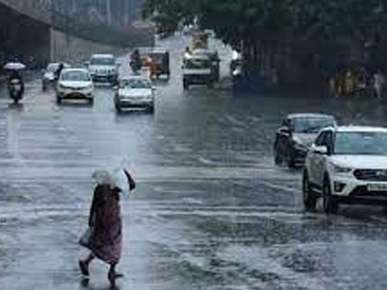 హైద‌రాబాద్‌లో భారీ వ‌ర్షం…పొంగిపొర్లుతున్న నాలాలు…