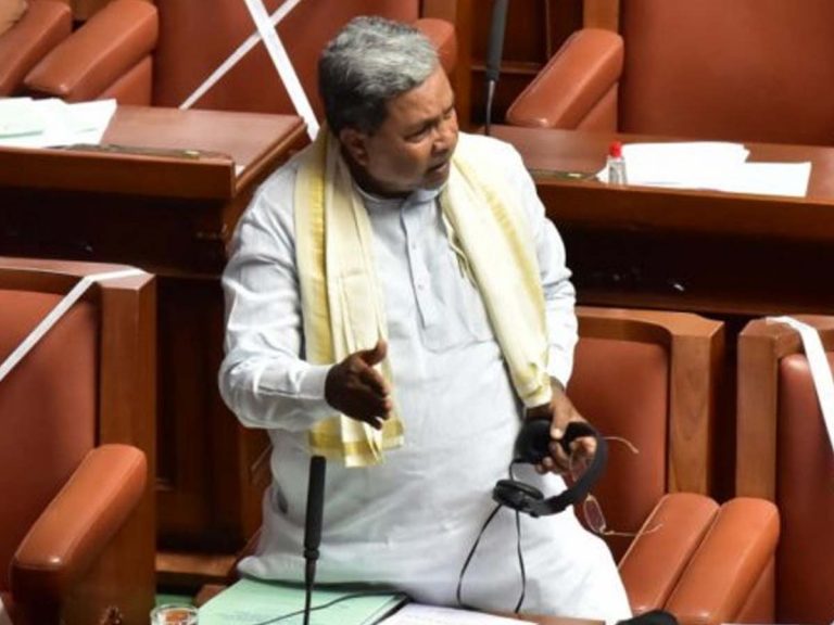 అసెంబ్లీలో జారిన పంచే… న‌వ్వు ఆపుకోలేక‌పోయిన స్పీక‌ర్‌…