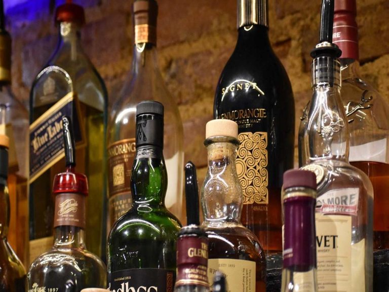 మందుబాబుల‌కు షాక్‌:  రేపు న‌గ‌రంలో మ‌ద్యం దుకాణాలు బంద్‌…