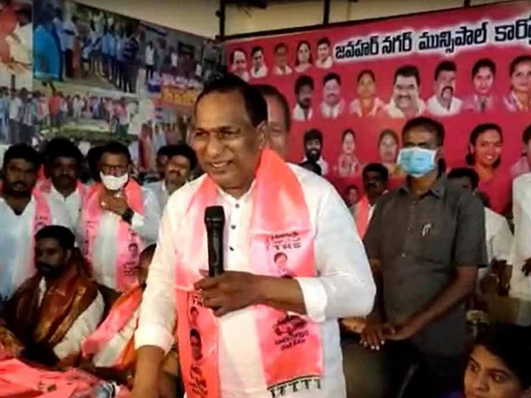 సీఎంను తిట్టిన రేవంత్ రెడ్డి పురుగులు పడి చస్తాడు: మంత్రి మల్లారెడ్డి