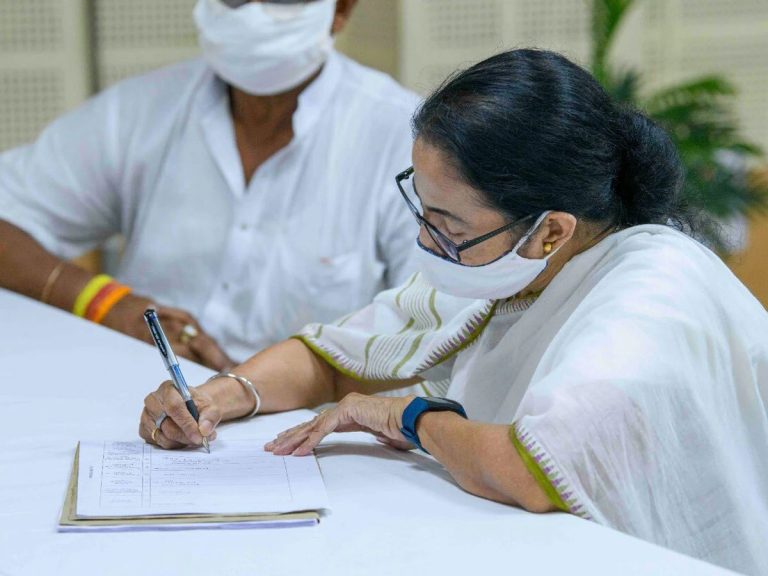 బెంగాల్ సీఎం మమతకు తత్వం బోధపడిందా?