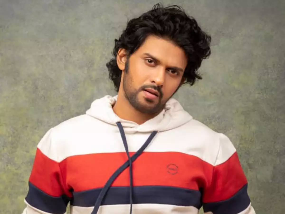 4 కోట్ల అడ్వాన్స్ తిరిగి ఇచ్చిన నవీన్ పోలిశెట్టి!?