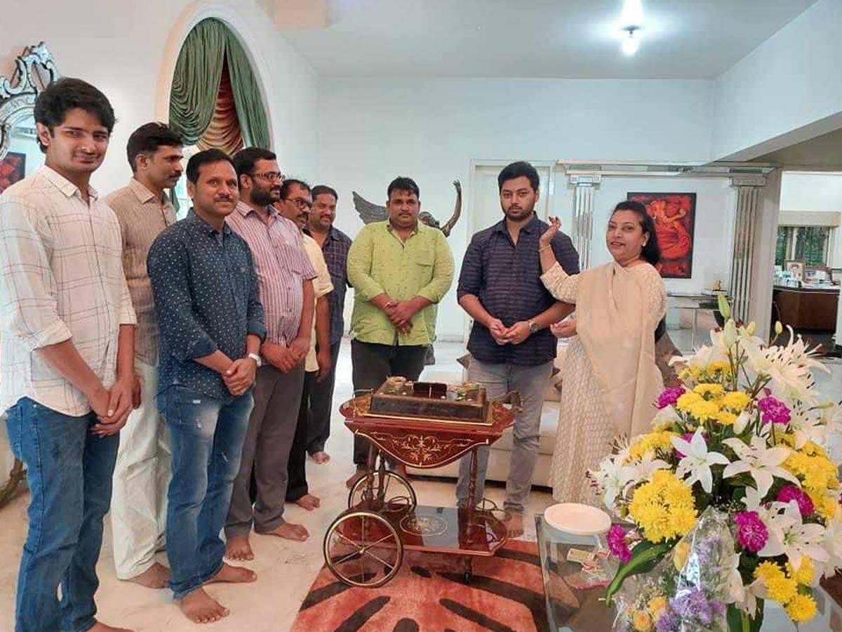 అభిమానులతో నందమూరి మోక్షజ్ఞ బర్త్ డే సెలెబ్రేషన్స్