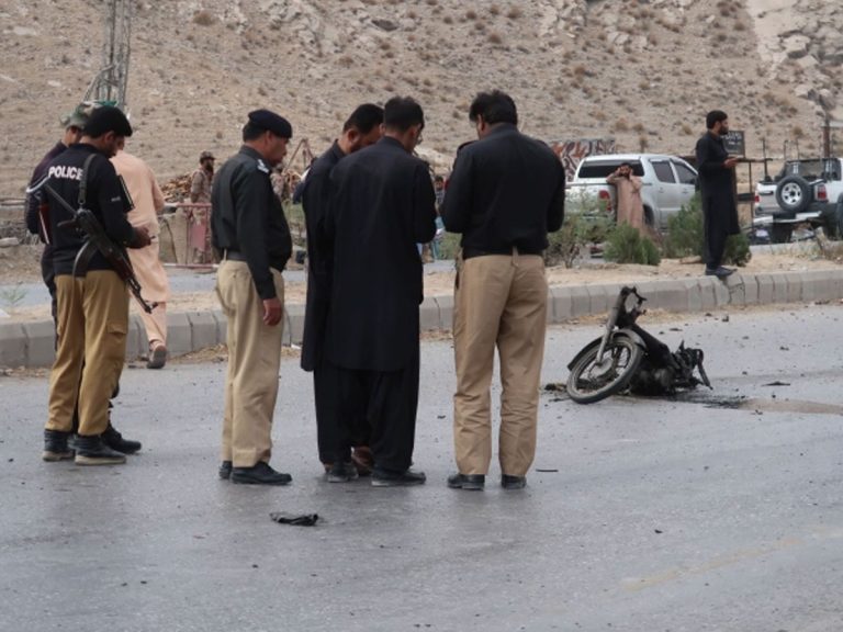 పాకిస్థాన్‌లో ఉగ్రదాడి.. ఆఫ్ఘన్‌ బోర్డర్‌లో ఆత్మాహుతి దాడి..