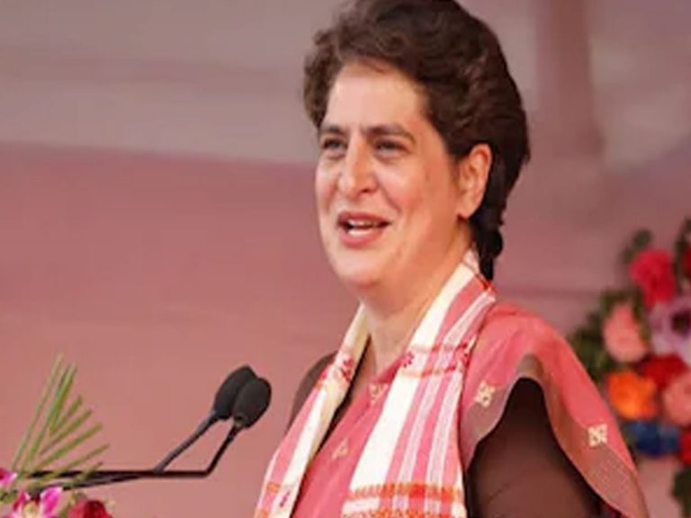 యూపీలో పొలిటికల్ హీట్.. కాంగ్రెస్‌ సీఎం అభ్యర్థిగా ప్రియాంక..!