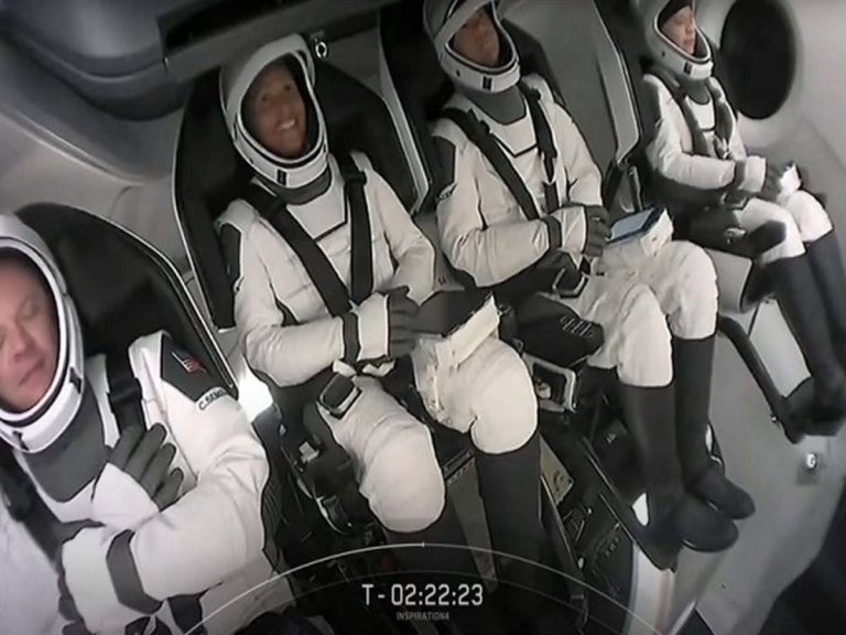 అంత‌రిక్షయానంలో స్పేస్ ఎక్స్ మ‌రో మైలు రాయి…