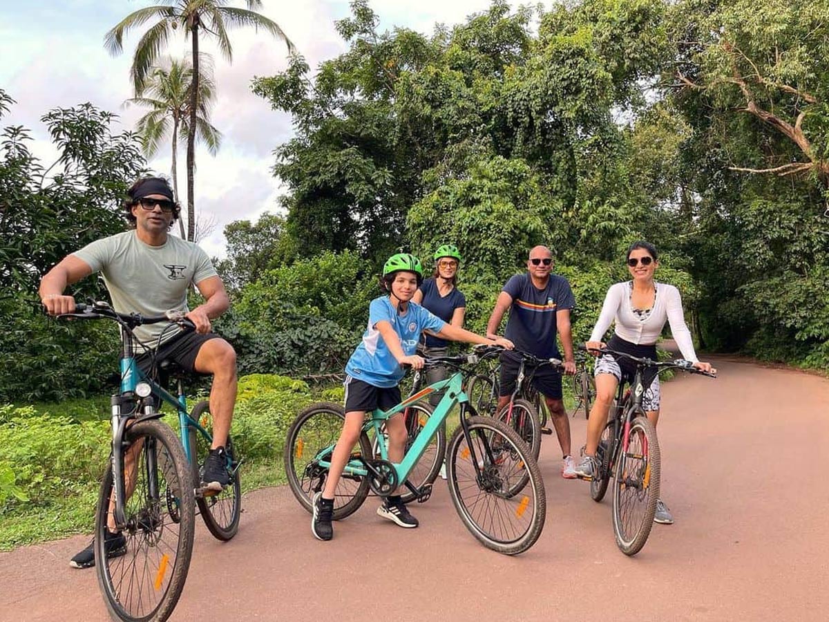 సైకిల్ పై ఫ్రెండ్స్ తో చక్కర్లు కొడుతున్న సామ్… పిక్ వైరల్