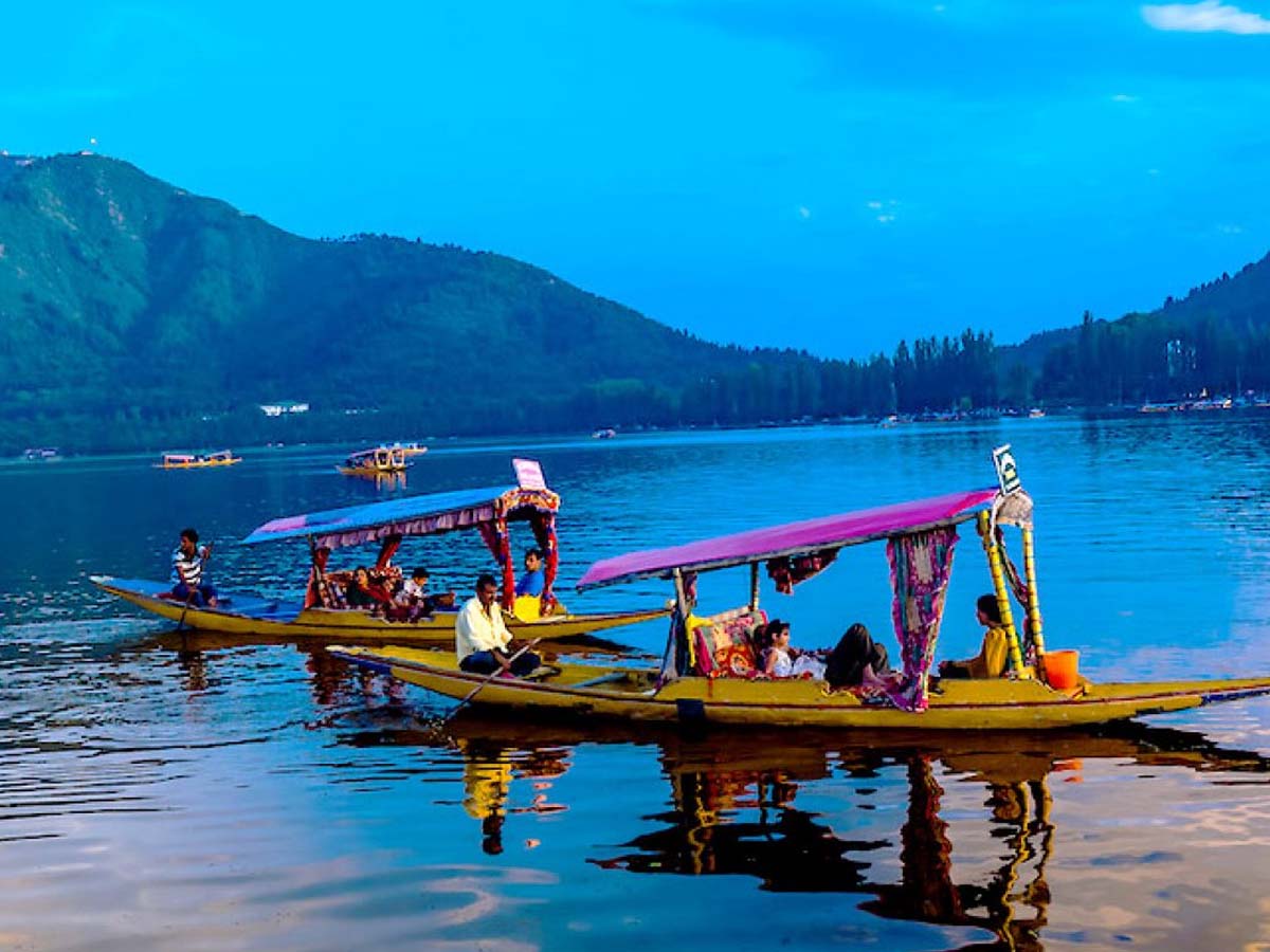 కాశ్మీర్ యువత కోసం శ్రీనగర్‌లో స్పెషల్ ఎయిర్‌షో…