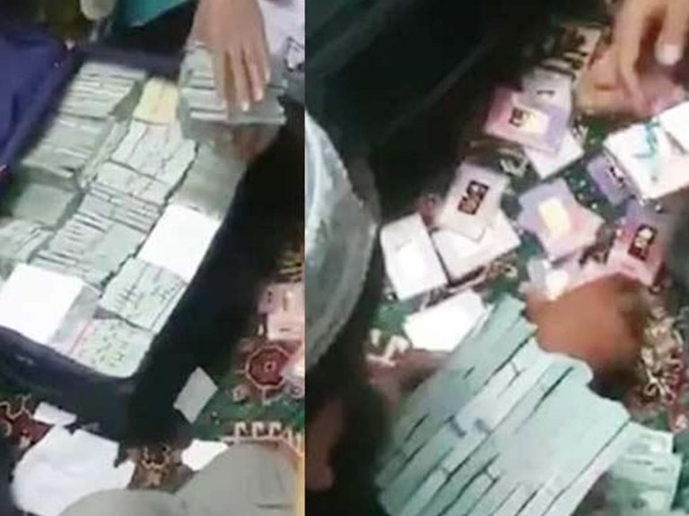 ఆఫ్ఘ‌న్ మాజీ నేత‌ల ఇళ్ల‌ల్లో తాలిబ‌న్ల సోదాలు…భారీగా బ‌య‌ట‌ప‌డ్డ క‌రెన్సీ…