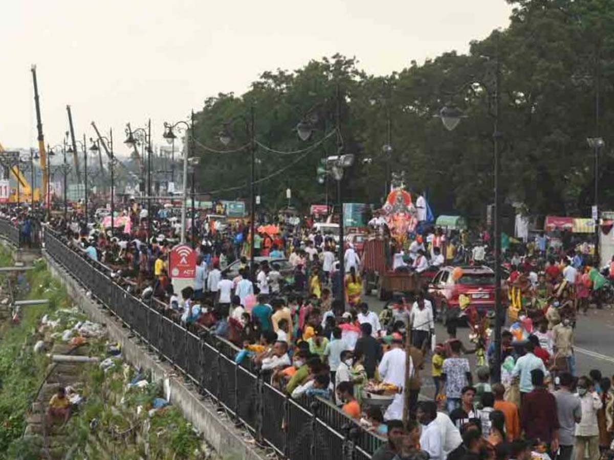 న‌గరంలో కొన‌సాగుతున్న ట్రాఫిక్ ఆంక్ష‌లు…