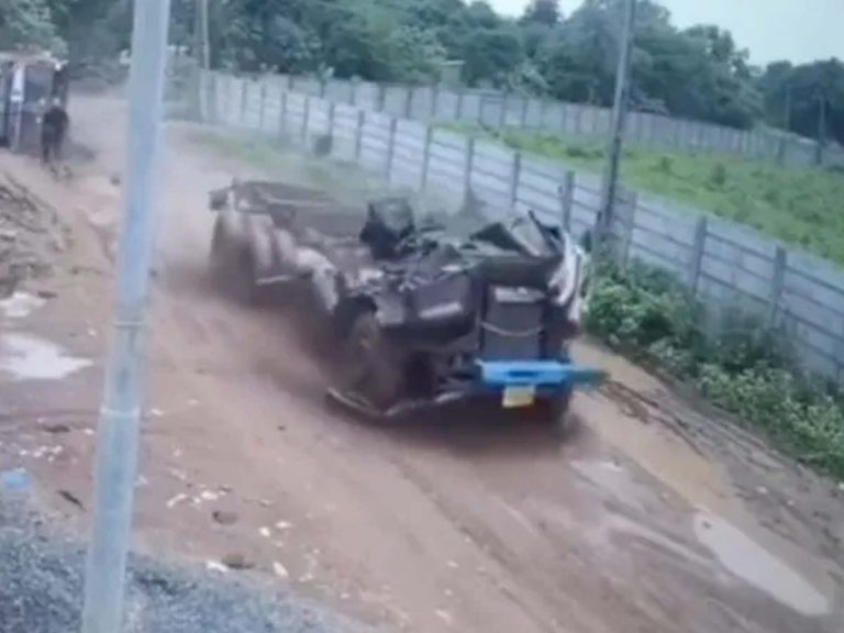 వైర‌ల్‌:  ఆ లారీ రెండు ముక్కలైనా పరుగులు తీసింది…